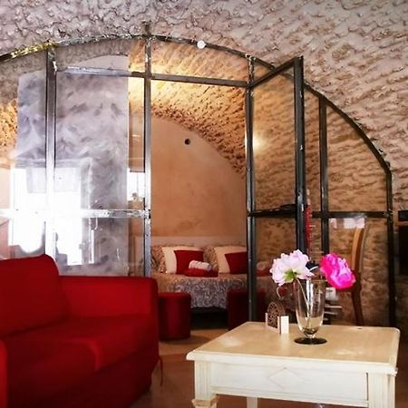Chambre D Hote De Charme Avec Plein D Authenticite Du 13 Eme Siecle Châteauneuf-du-Pape Exterior foto