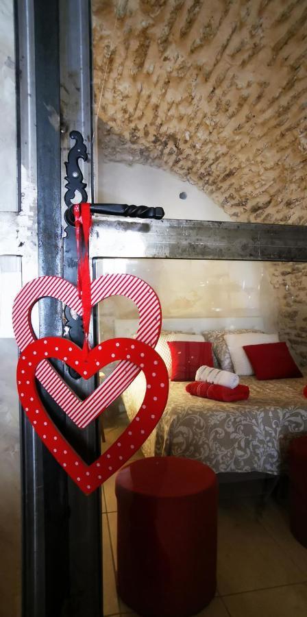 Chambre D Hote De Charme Avec Plein D Authenticite Du 13 Eme Siecle Châteauneuf-du-Pape Exterior foto